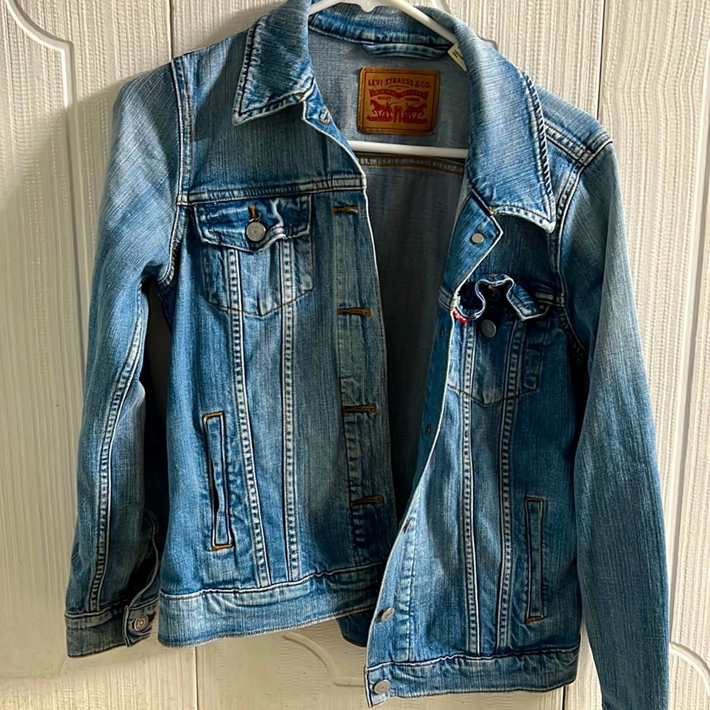 Levi’s Jean Jacket (good condition )